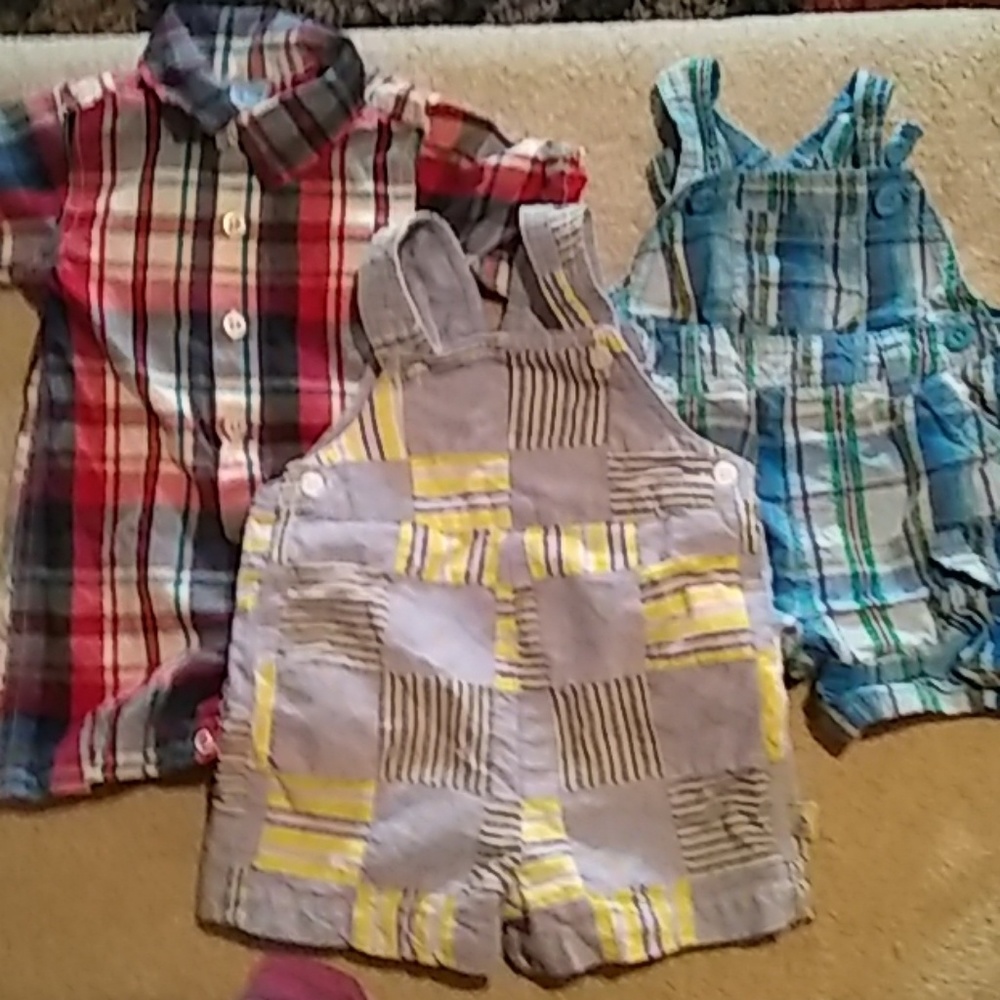 Size 3 to 6 boys 2 overall n a shorts body suit.